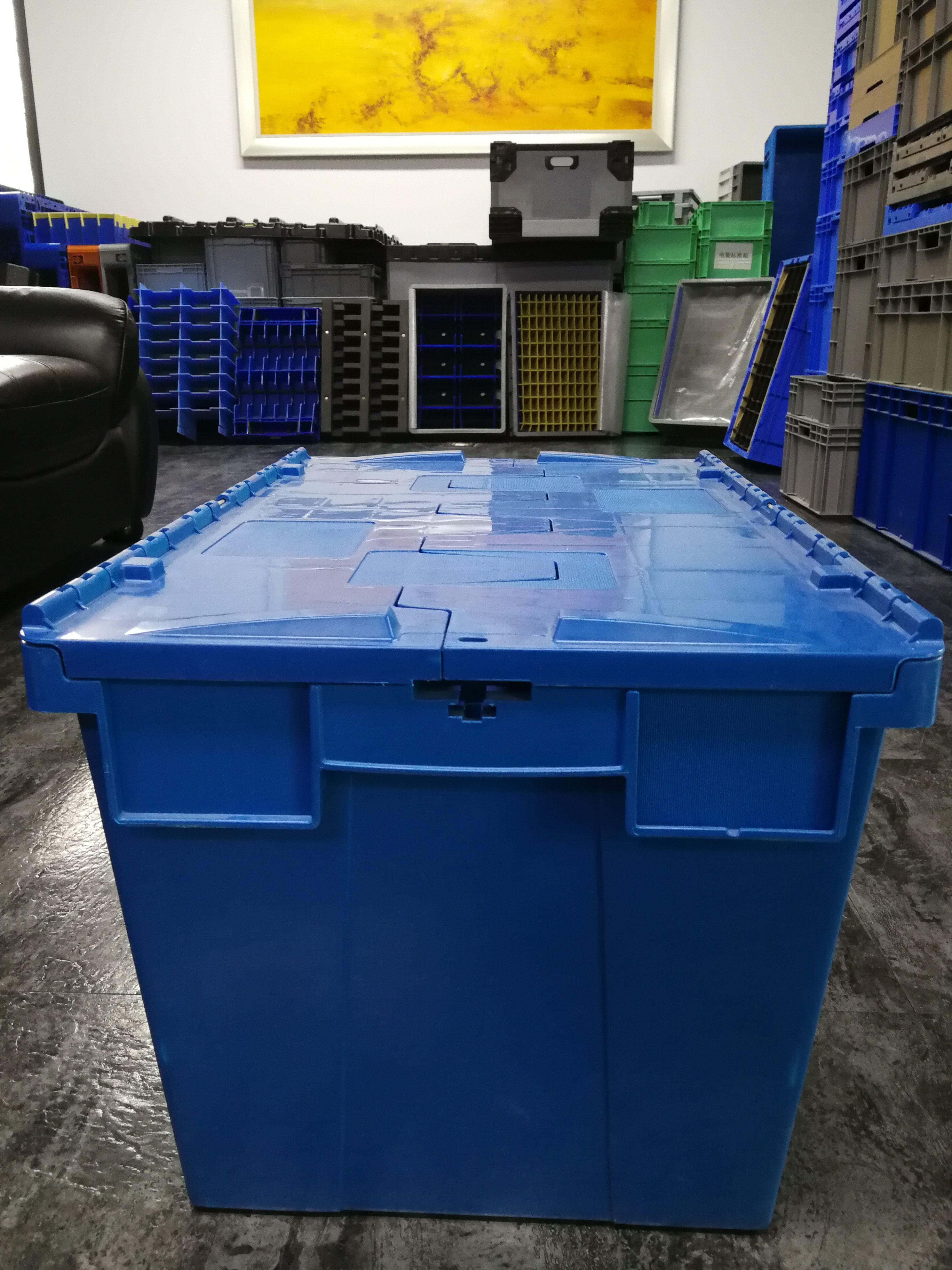 Neueste Unternehmensblogs über How Do Locking Mechanisms and Hinges Affect Plastic Attached Lid Container Performance?